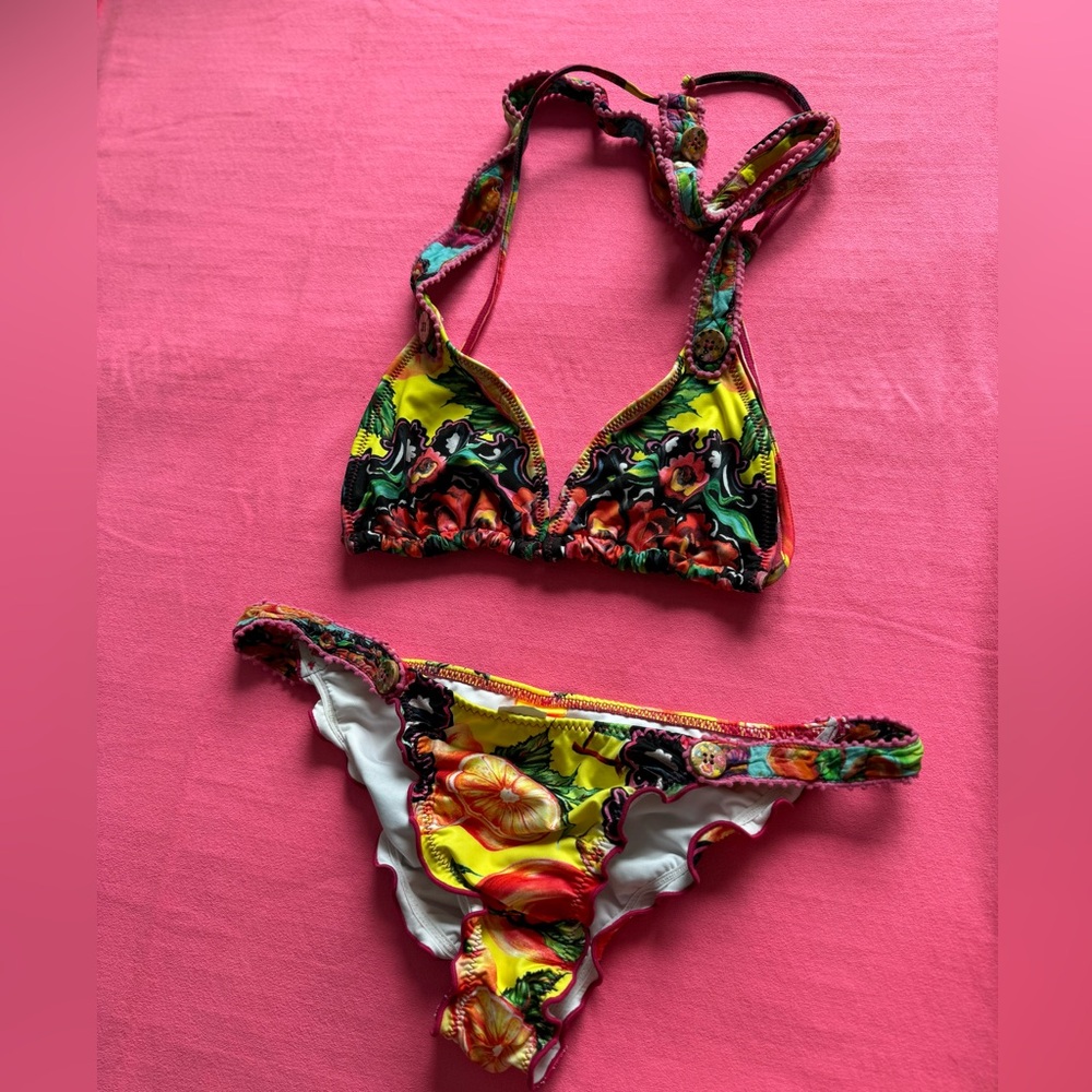 Agua bendita Bikini. A few used. Size M Top and bottom